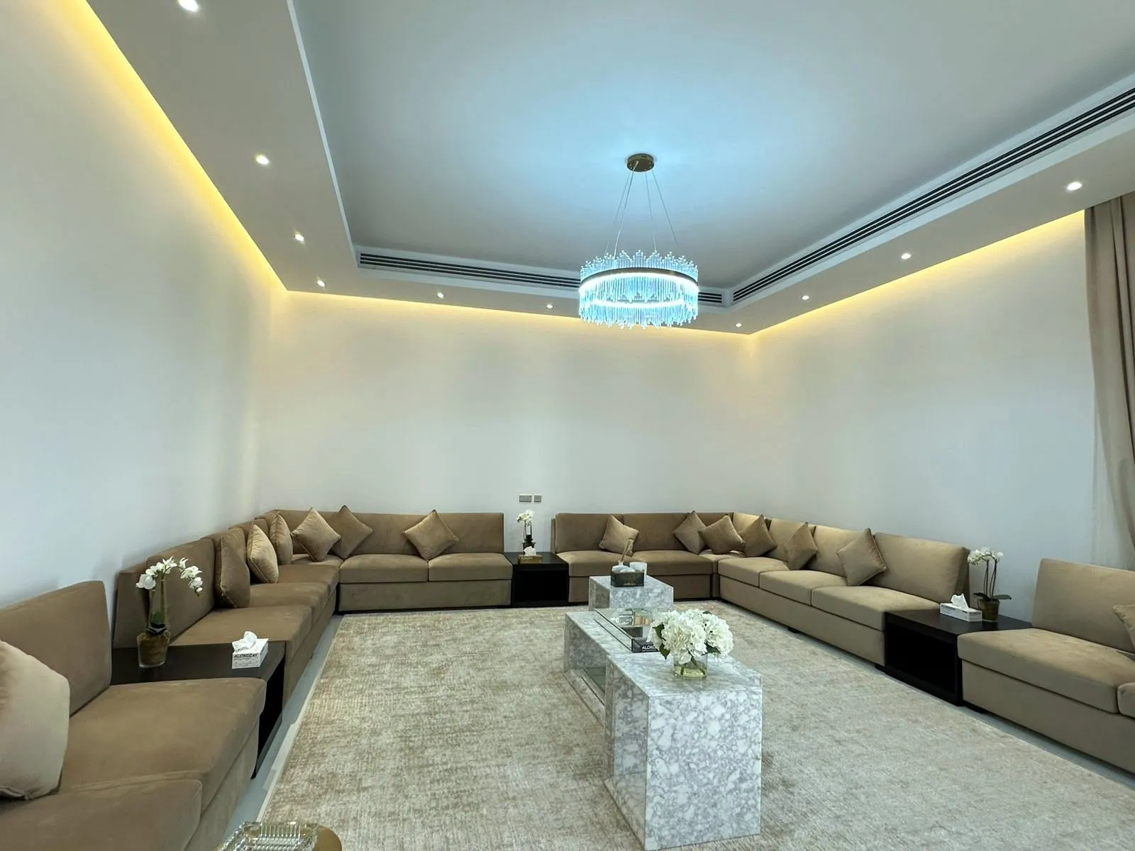 Finished majlis in Dubai with cove lighting, chandelier and U-shaped seating